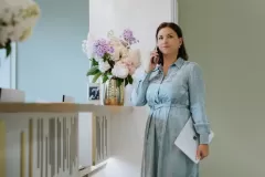 Pani Agnieszka Lewoniewska rozmowa przez telefon